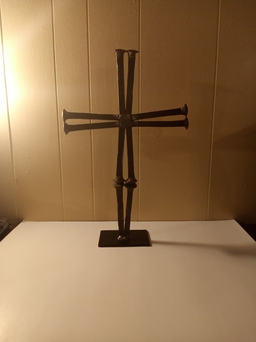 Cross 2 Railroad Spike Art