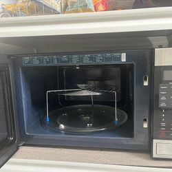 Microwave Samsung 1.1 Cu Ft Countertop Microwave Oven w/ Grilling Element, Ceramic Enamel Por