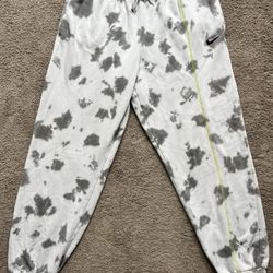 Nike Sportswear Tie Dye White Grey Fleece Pants Women’s Size Large DM6363-029