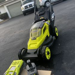 LAWN MOWER RYOBI  ONE+ 18V 13 in. Cordless Battery Walk Behind Push Lawn Mower with 4.0 Ah Battery and Charger