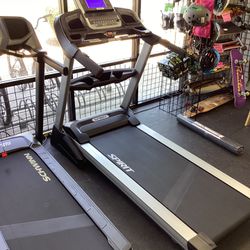 Spirit XT485 Heavy Duty Folding Treadmill With Only 18 Hours Of Use And 60 Day Warranty