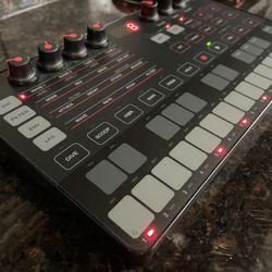 Like New Uno Analog Synthesizer Synth With Software