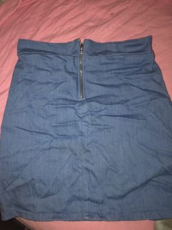 Charolette russe Size m light wash denim pencil skirt