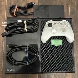 Microsoft Xbox One Model 1540 Bundle