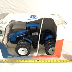 Great Condition Us Made By ERTL Rare Find 1980s Scale 1/8 (New Holland-TJ425) 4 WD Dual Tires For Tractor. Retails for $450.