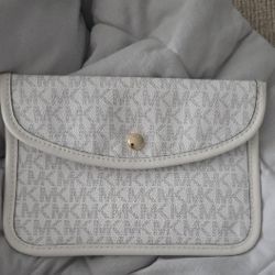 White Michael Kors Women's Wristlet/Clutch