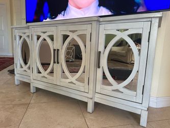 TV Stand/Console/Decor
