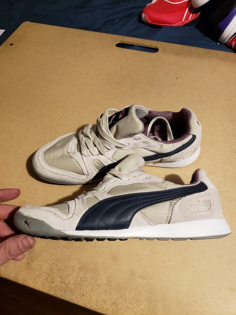 Puma tennis shoes