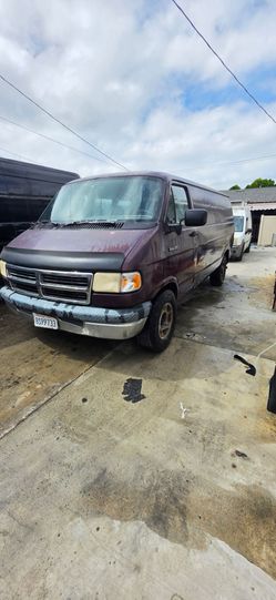 Ram B250 Van