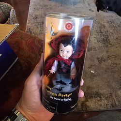 2001 Halloween Party TOMMY DOLL NRFB Vampire Dracula TARGET SPECIAL EDITION NEW
