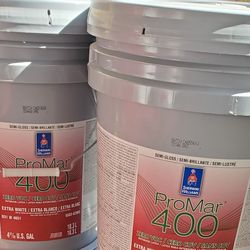 pintura blanca y gris