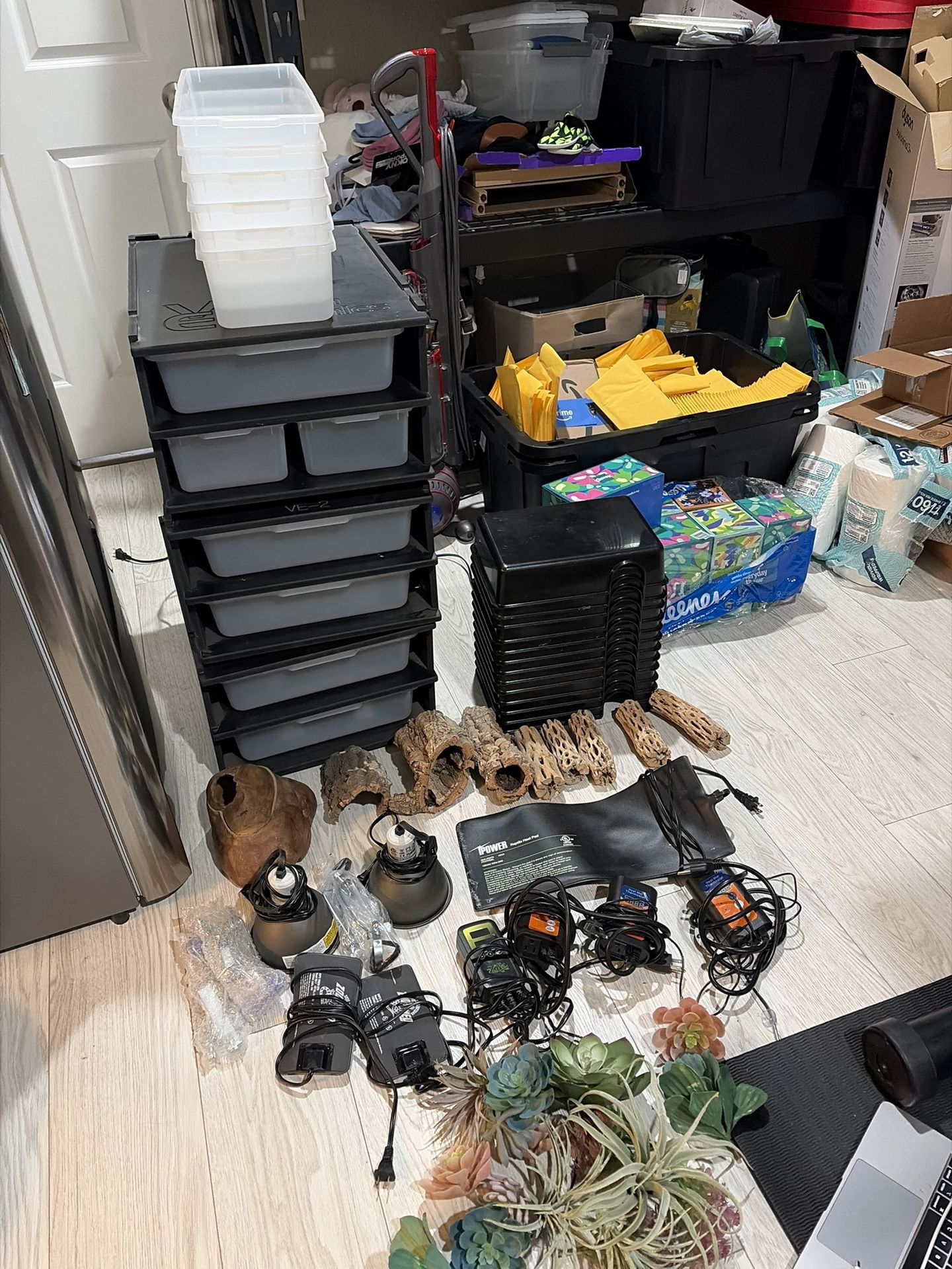 Reptile Supplies/Rack/Equipment