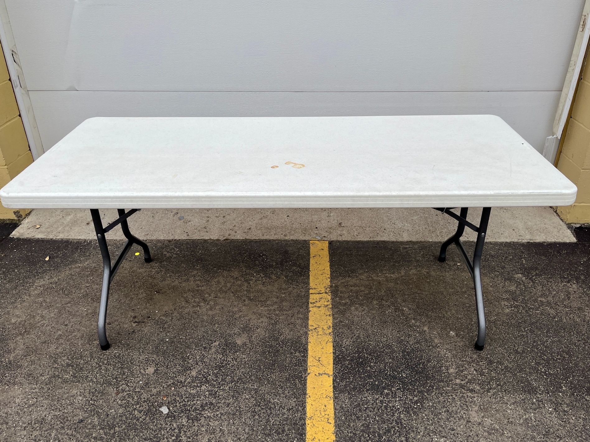 White Lifetime 6’ Plastic Folding Table. 72” White Folding Table