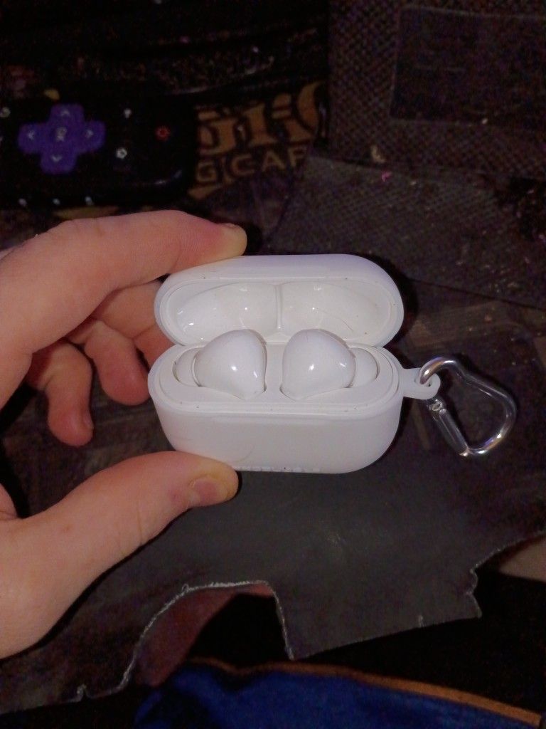 Wireless Earbuds 20 Or Best Offer