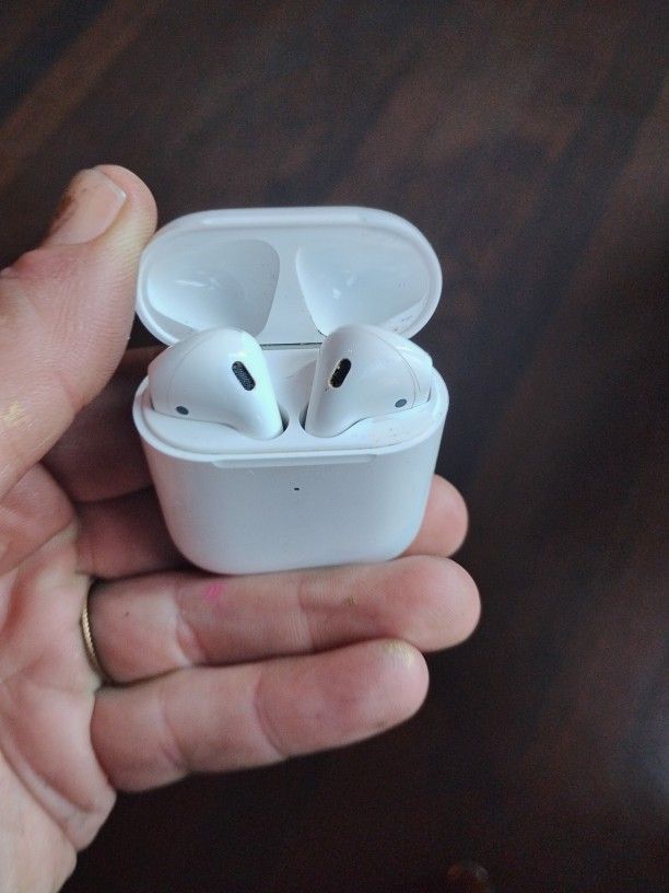 Airpod 2nd Generation With Charging Case