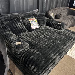 Chaise lounger! $899 🖤📦✨ easy financing!