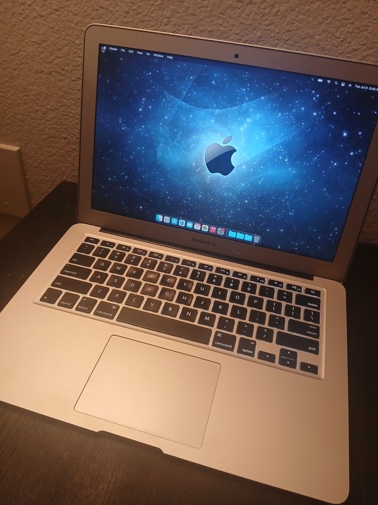 Macbook AIR With Ventura