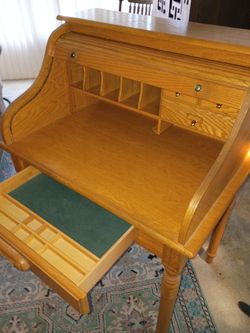 32 Inch Oak Student Or Studio Size Roll Top Desk