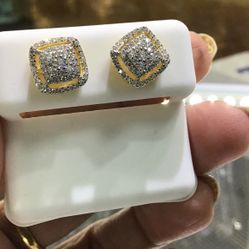 Sterling Silver Mossenite Diamond Vs Clarity With Screw Back Available In Stock..💎💎💎