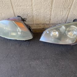 05 Altima 2.5 headlight set