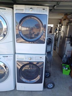 Kenmore 
Excellent working condition 
Heavy duty 
W27 
D30
H78
Washer 4.5 cu ft 
Dryer 7.3 cu ft 
3 months warranty Parts and labor only