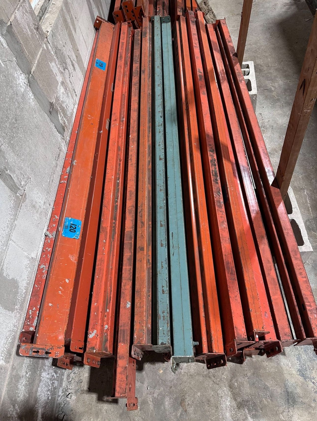 $5 EACH β Heavy-Duty Warehouse Support Beams (7.6ft & 8ft) β ORLANDOPickup