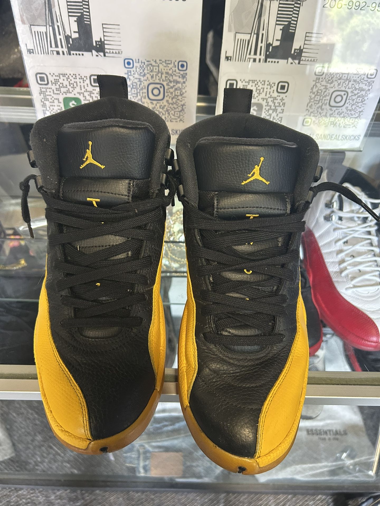 Jordan 12 Uni Gold Size 9.5