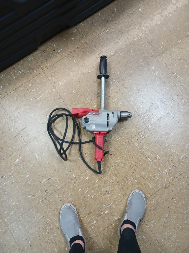 Milwaukee 1/2" Compact Hole-shooter