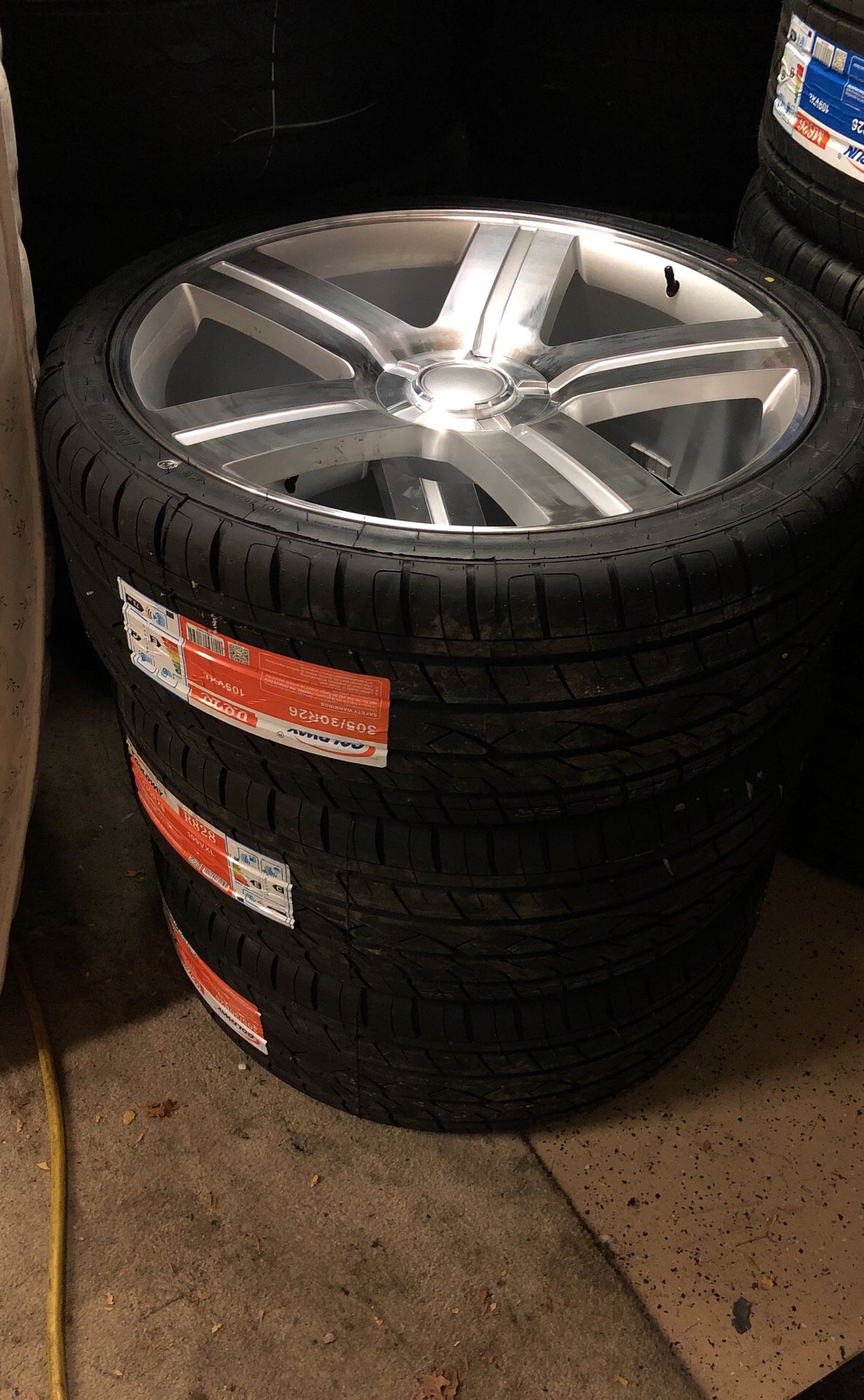 26 Inch Texas edition silver machines rims and Goldway tires 6 lug 6x139.7 español