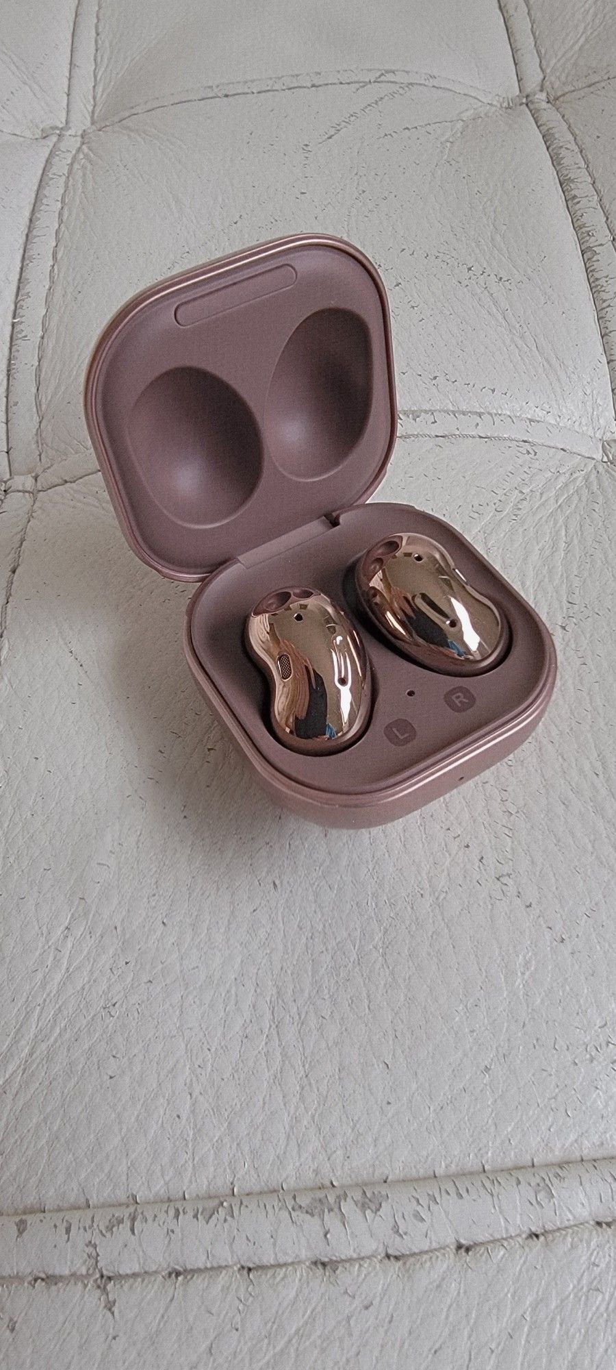 SAMSUNG Galaxy Buds Live True Wireless Earbuds, Mystic Bronze