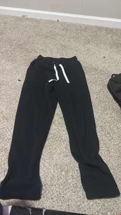 Black un cuffed sweat pant