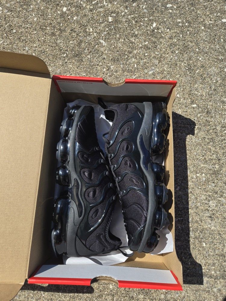 triple black vapormax plus cheapest