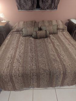 Bedspread And Pillows