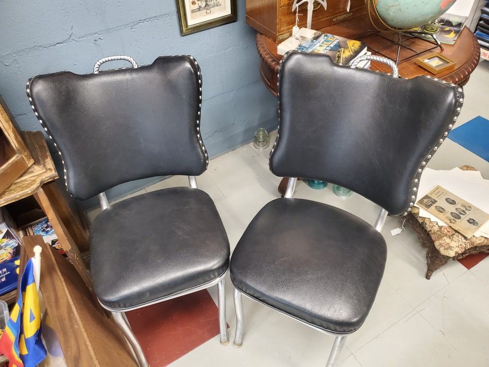 Beautiful Vintage Set Of 2 Diner Chairs 