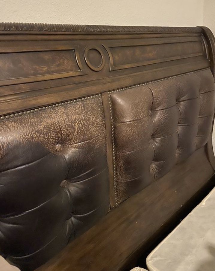King Bed Frame - Wood - No mattress