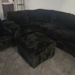 6pcs Sectional Sofa w/cupholders & charging station