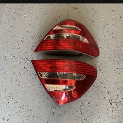 Set Of Mercedes BENZ  2006  E500 Tail Light 