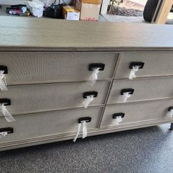 UNIVERSAL 6 Drawer DRESSER Console Table