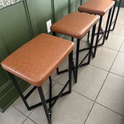 4 counter stools 