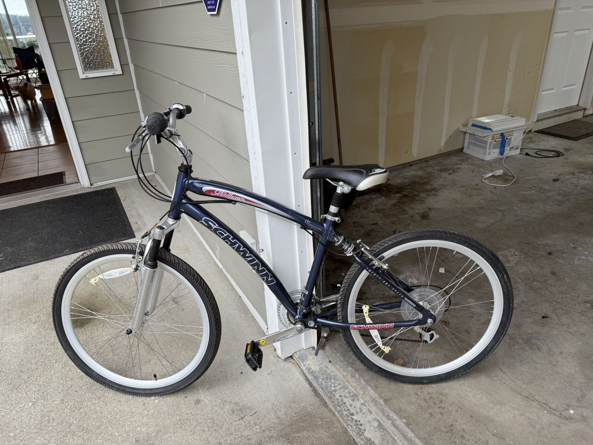 Schwinn Midtown 21 Speed Bike