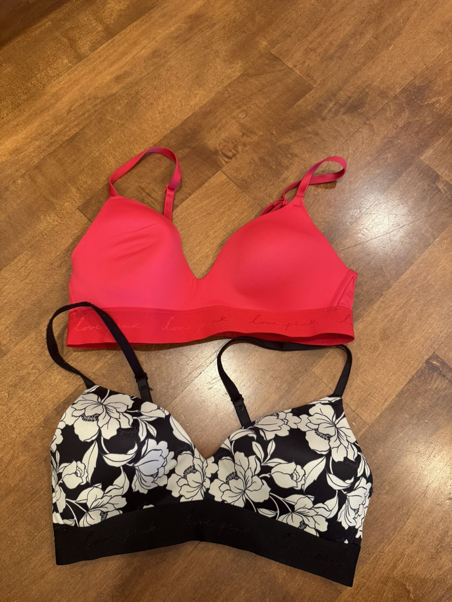 Woman’s Victoria’s Secret pink bra bundle shipping available