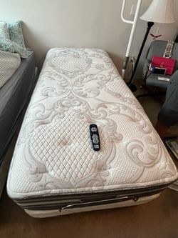 Twin XL Beautyrest Adjustable Bed – mattress and frame /Excellent Condition