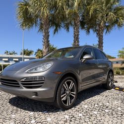 2013 Porsche Cayenne S 4.8 V8 Fully Loaded Low Miles Clean Title