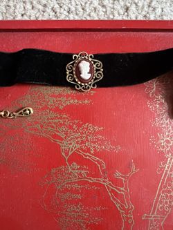 Vintage Cameo Necklace