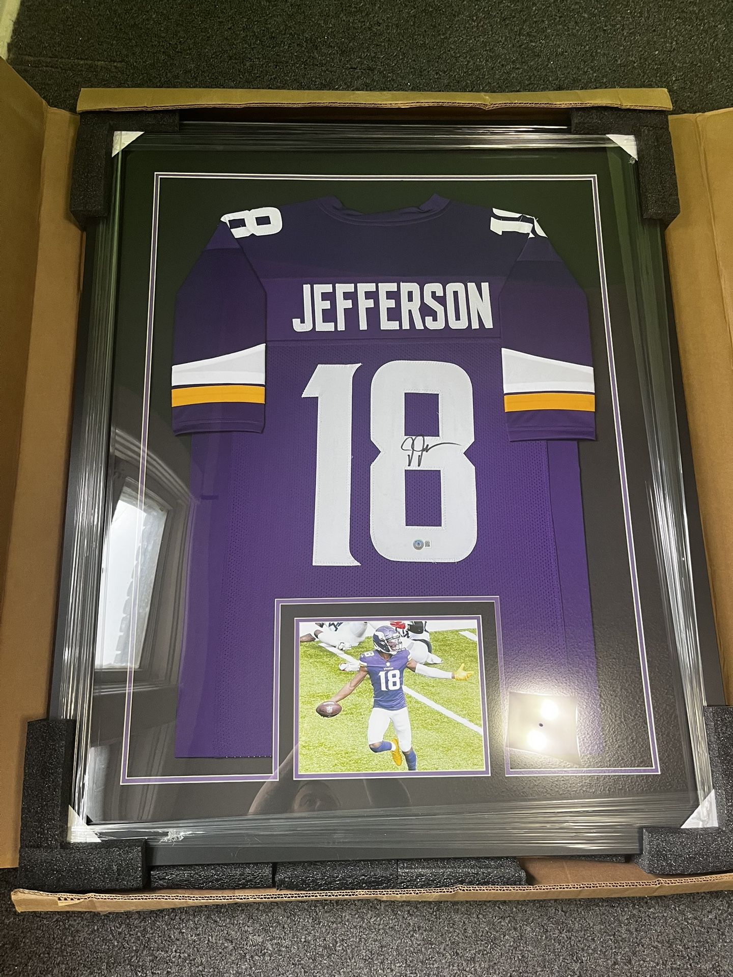 Justin Jefferson Signed Jersey(framed)