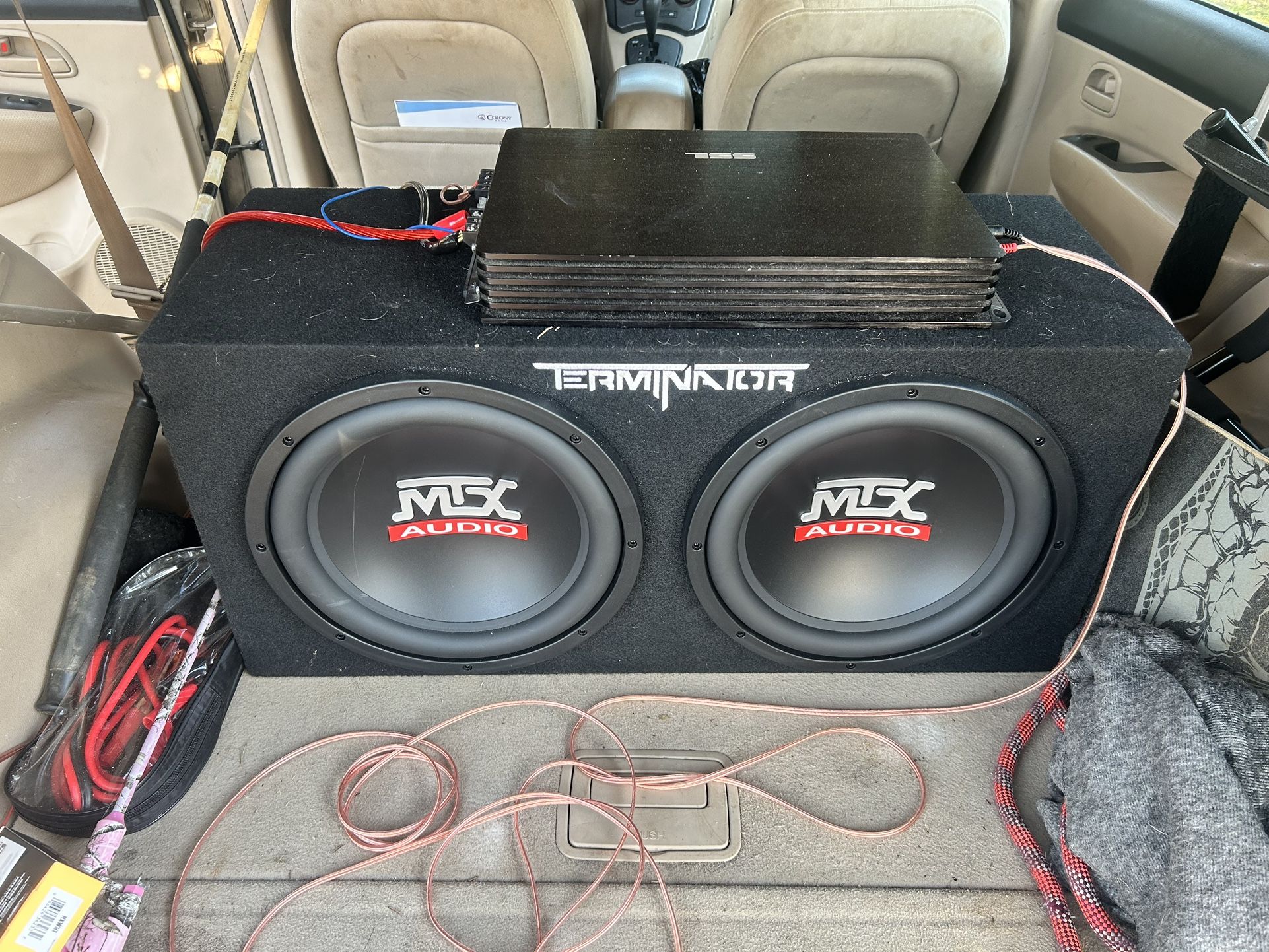 Speakers And Amp With Deluxe Wiring Kit
