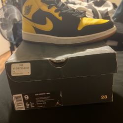 Air Jordan 1 Mid Yellow 