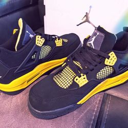 Air Jordan 4 Retro Thunder