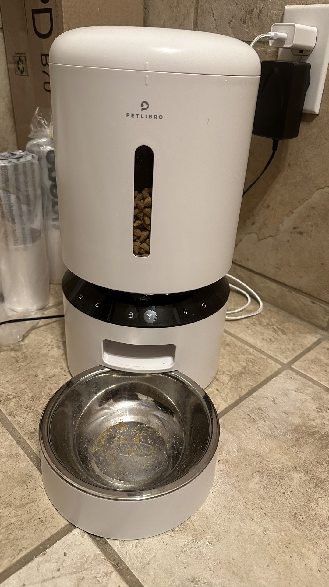 Automatic Cat/Small Dog Food Dispenser with Camera and WiFi