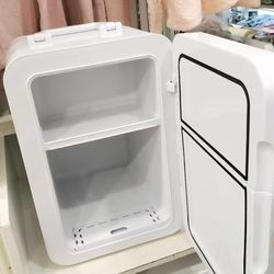 Mini Car-Mounted Home Mini Fridge